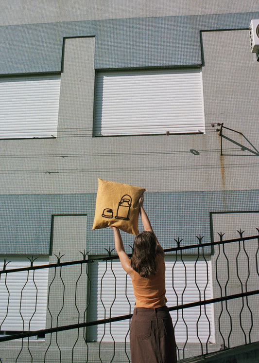 Juntos à Mesa Pillow Cover