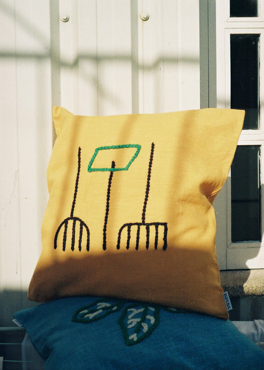 No Campo Pillow Cover